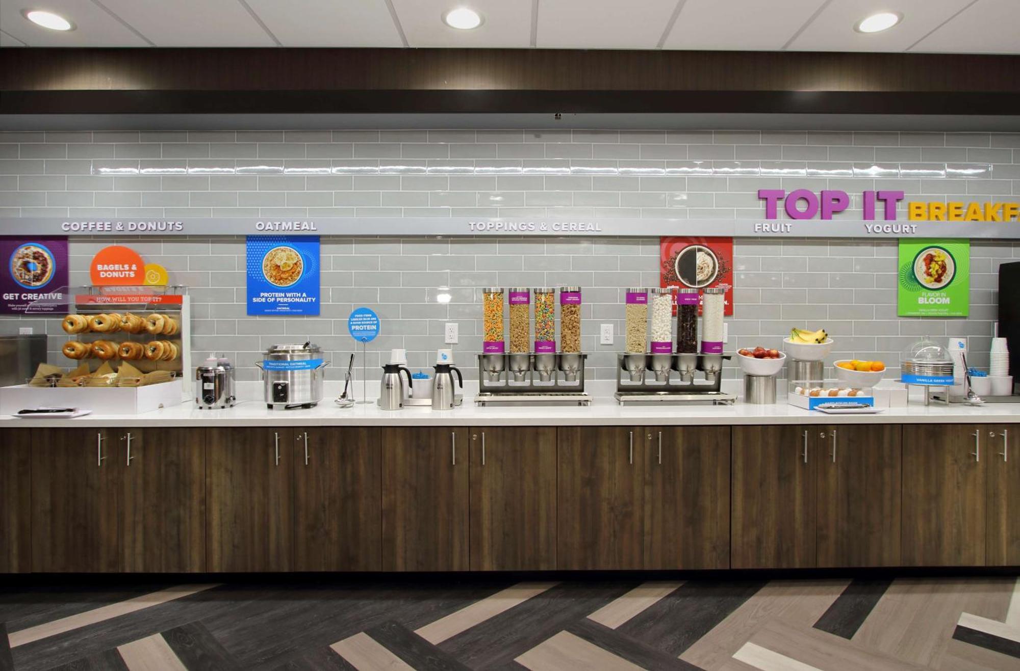Tru By Hilton Meridian Exterior photo