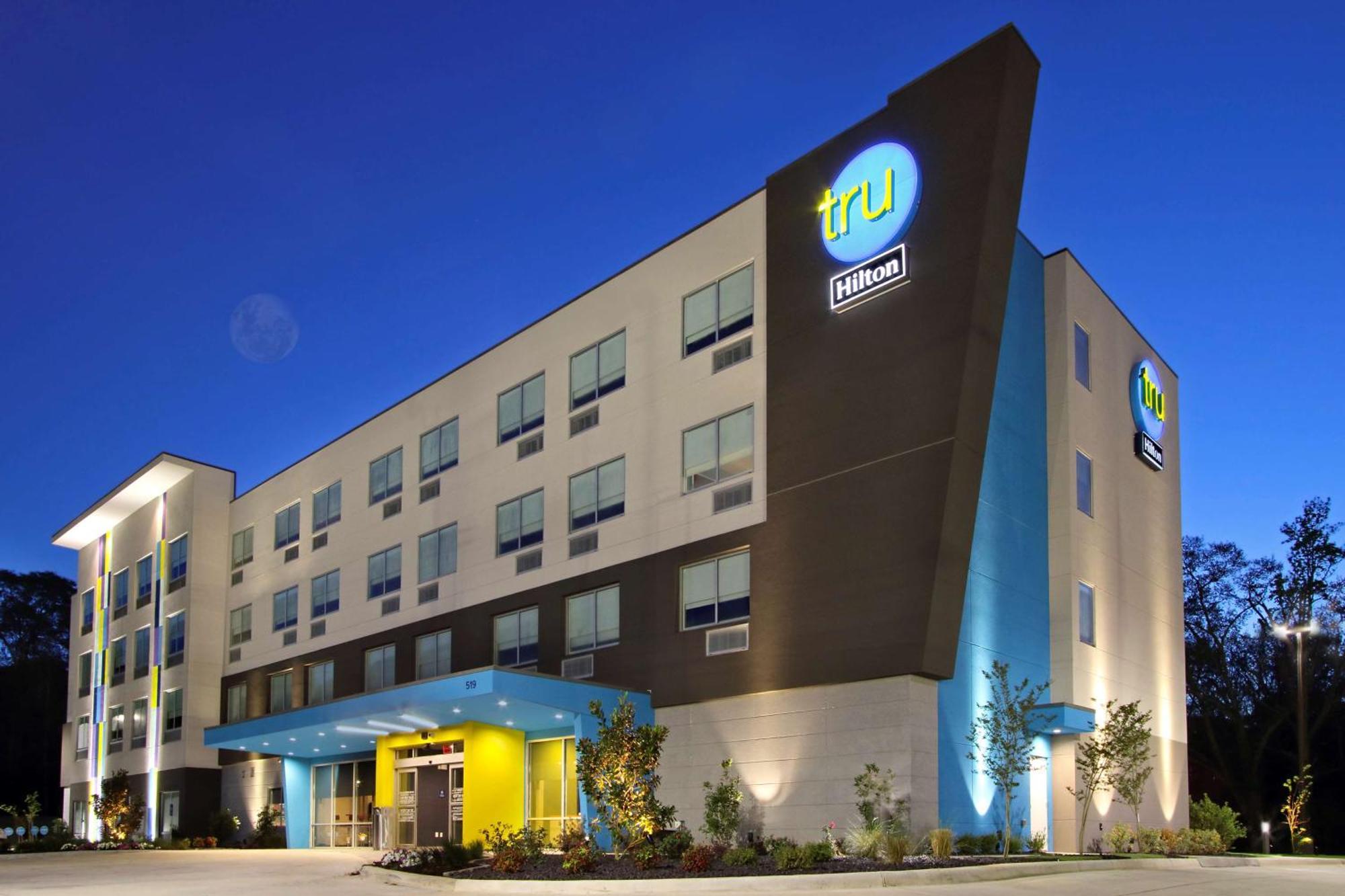 Tru By Hilton Meridian Hotel Exterior photo